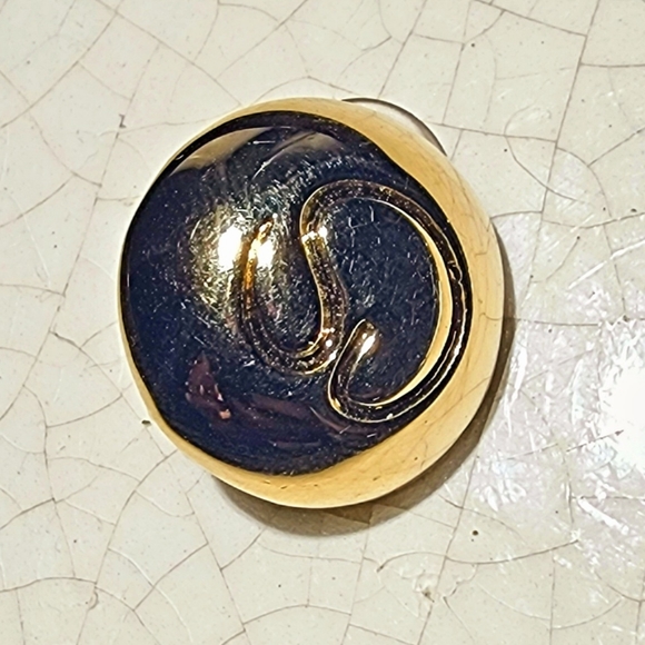 St. John signature gold tone dome SINGLE earring, luxury - Picture 1 of 6